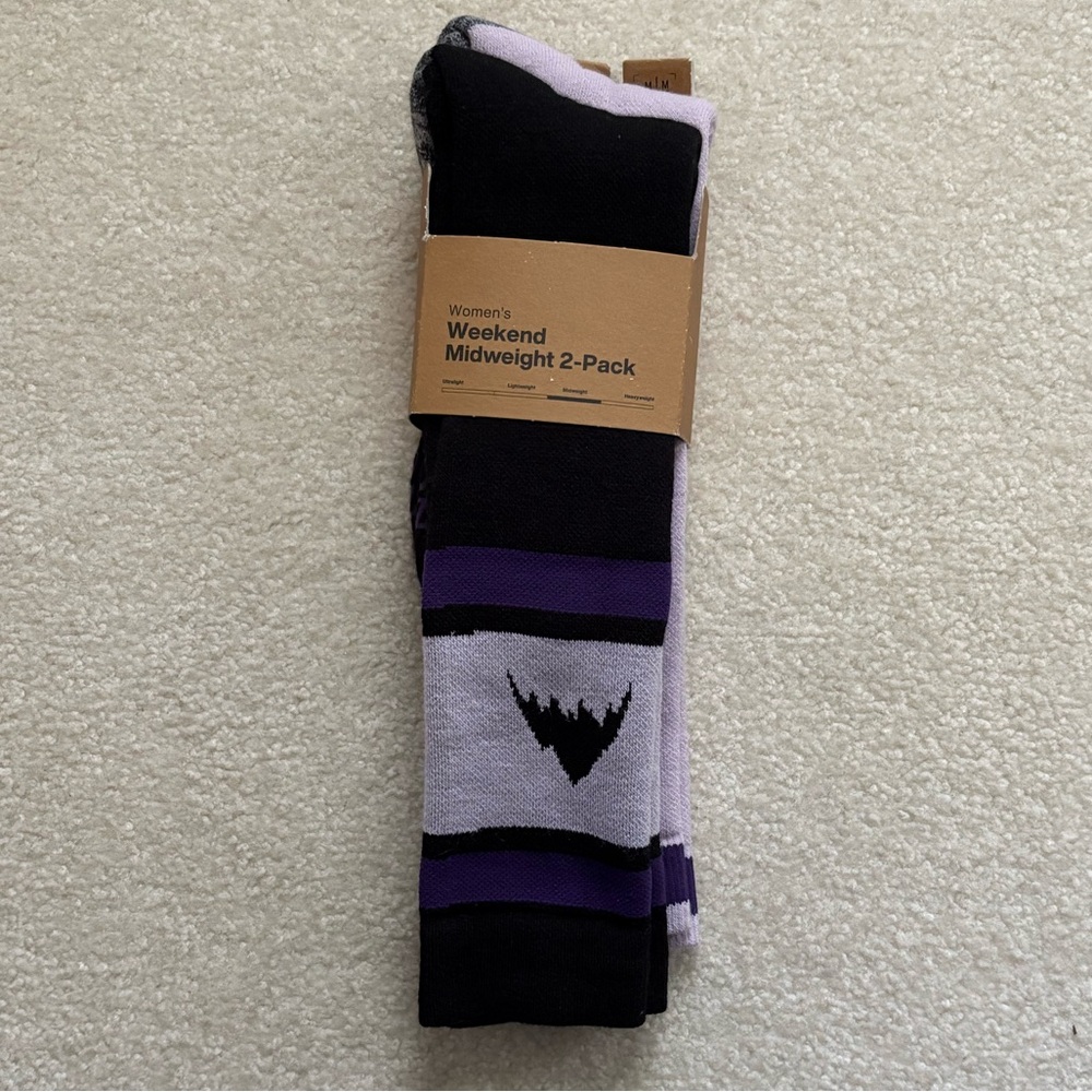 NWT Burton Women's Weekend Midweight Ski Socks - 2 Pack. Size M/L.